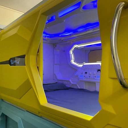 ג'והור בהרו Pelangi Capsule Hostel מראה חיצוני תמונה
