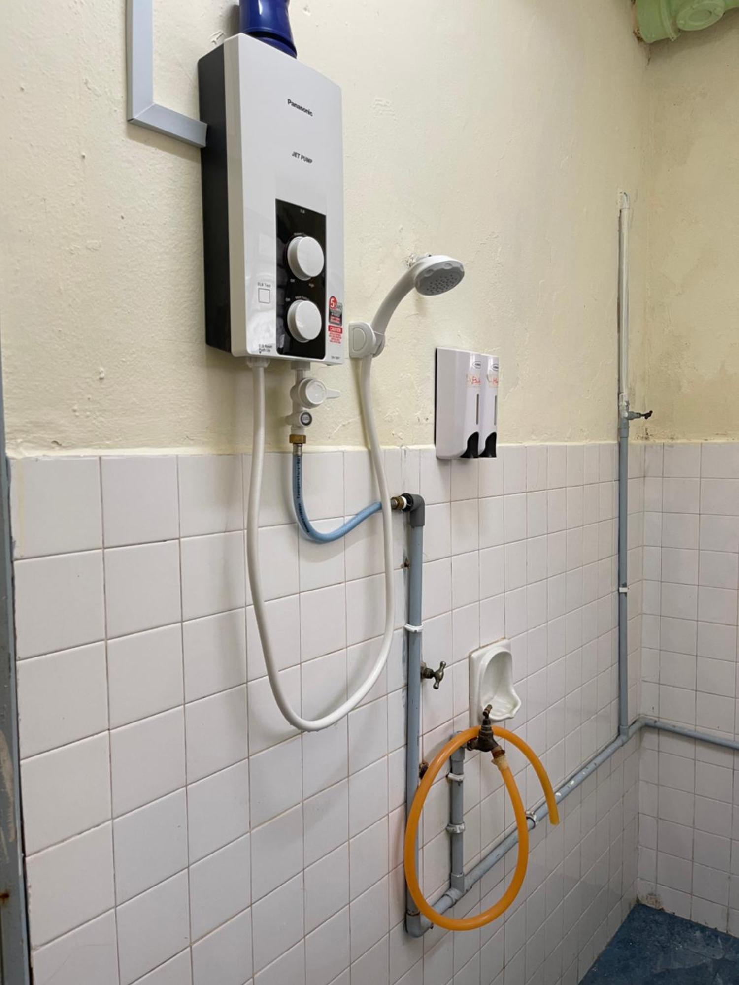 ג'והור בהרו Pelangi Capsule Hostel מראה חיצוני תמונה